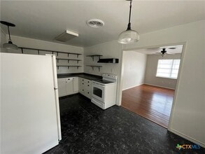 1005 Phil Ave in Copperas Cove, TX - Foto de edificio - Building Photo