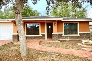 11 N 6th St in Donna, TX - Building Photo