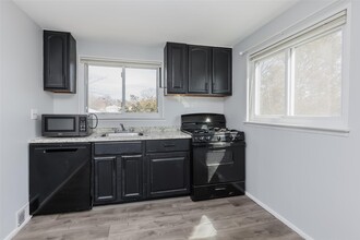 57 Pearl St in Deer Park, NY - Building Photo - Building Photo