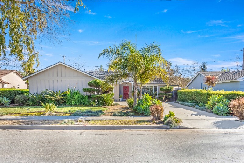 4905 Rhoads Ave in Santa Barbara, CA - Building Photo