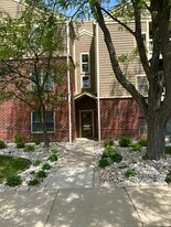 125 Glengarry Dr in Bloomingdale, IL - Building Photo