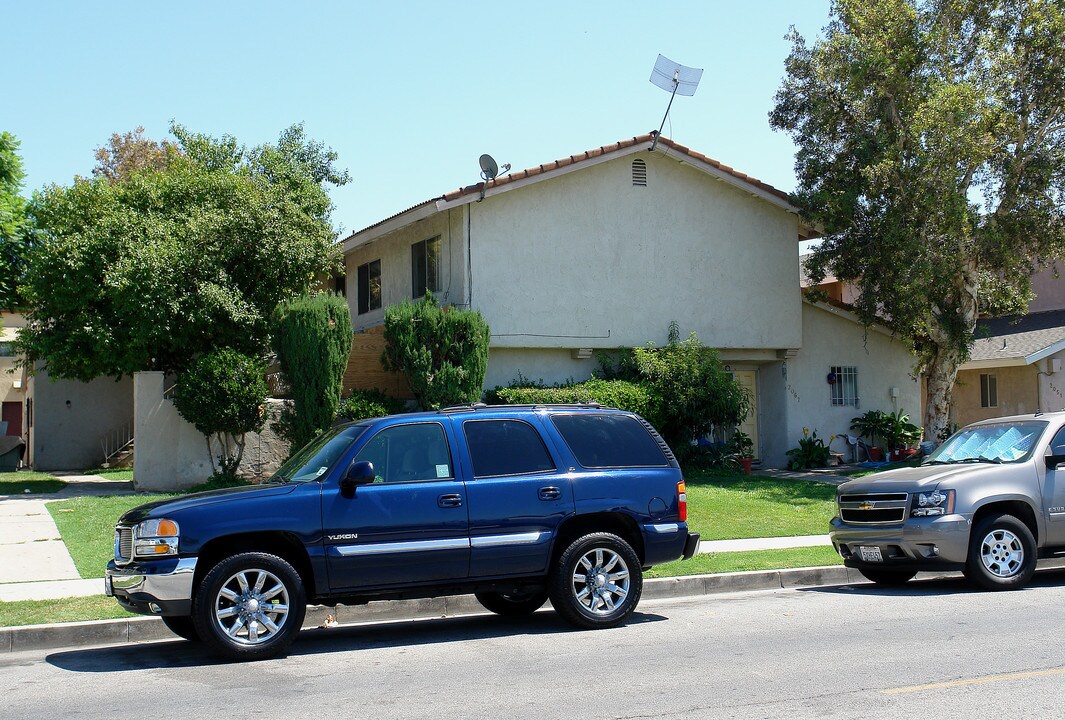 2067 N Park Ln in Orange, CA - Building Photo