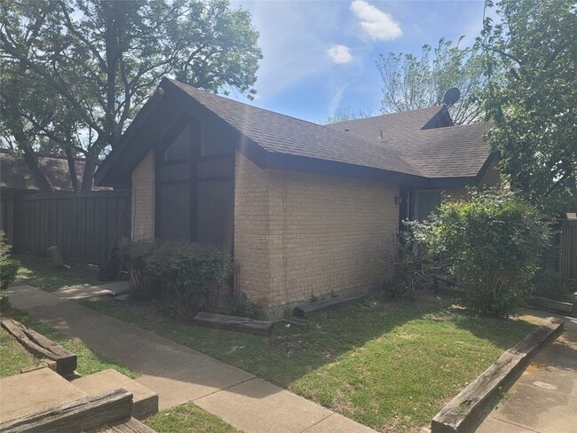 4630 Country Creek Dr, Unit 1219 in Dallas, TX - Foto de edificio - Building Photo