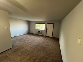 501 N. Whitney Way Madison, WI in Madison, WI - Building Photo - Interior Photo