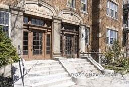 2017 Commonwealth Ave, Unit 6 in Boston, MA - Building Photo - Building Photo