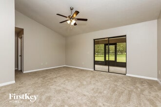 36828 Sundance Dr in Grand Island, FL - Foto de edificio - Building Photo