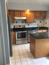 1008 Manor Ln, Unit K in Columbus, OH - Building Photo - Building Photo