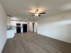 6801 Toby St in Bentonville, AR - Foto de edificio - Building Photo