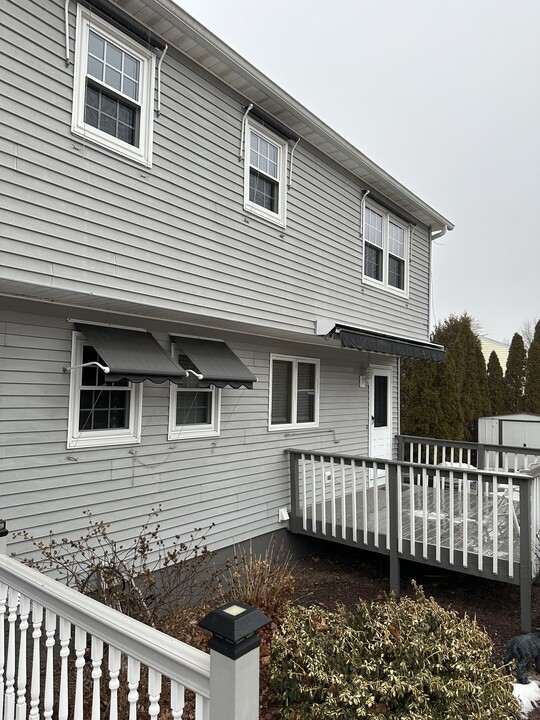 88 Booth St, Unit Duplex in Ludlow, MA - Foto de edificio