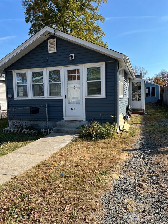 178 Hilltop Blvd in Keyport, NJ - Building Photo