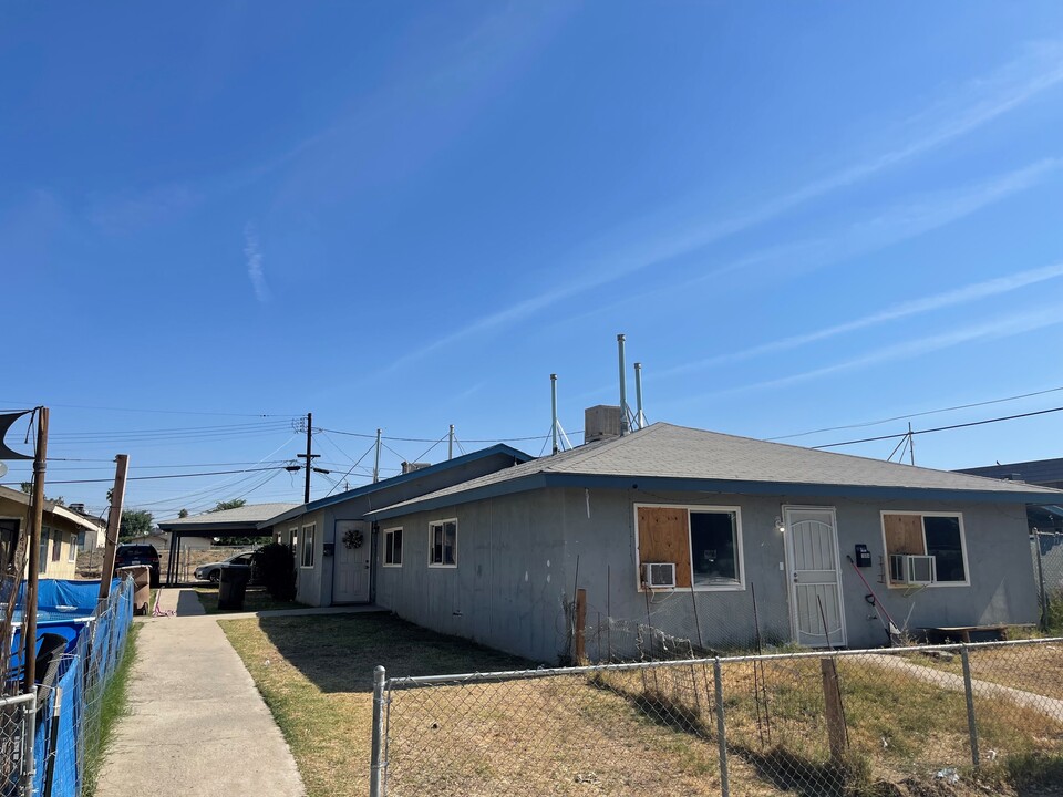 100-104 Warren Ave in Bakersfield, CA - Building Photo