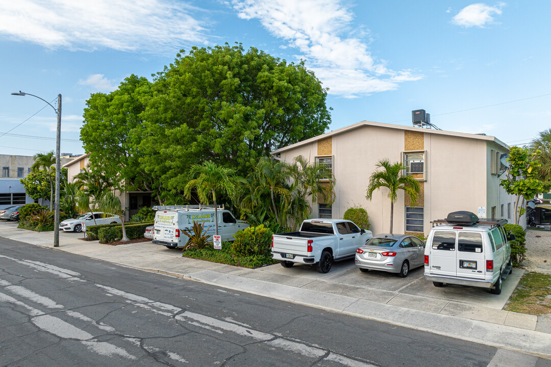 Townsite Apartments & Seventeen Condominiums in Lake Worth, FL - Foto de edificio