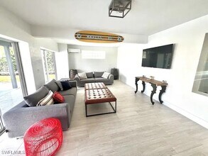 437 Tradewinds Ave in Naples, FL - Building Photo - Building Photo