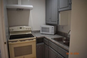 137 F St in San Diego, CA - Building Photo - Building Photo
