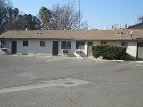 125 S Bollinger St in Visalia, CA - Building Photo - Building Photo