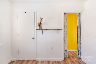 817 E 17th St in Charlotte, NC - Foto de edificio - Building Photo