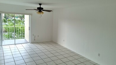7787 SW 86th St, Unit E 311 in Miami, FL - Building Photo - Building Photo