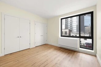 2521 43rd Ave, Unit 206 in Long Island City, NY - Building Photo - Building Photo