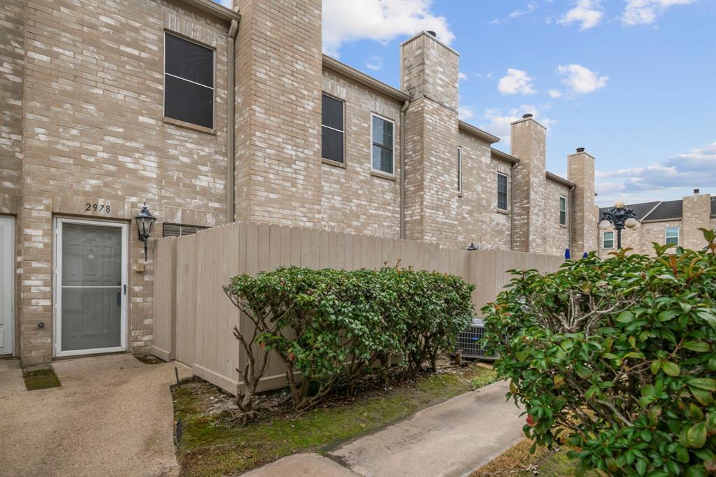 2978 Holly Hall St in Houston, TX - Building Photo