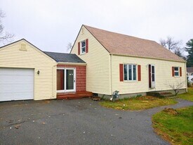 72 Westbrook Dr in Springfield, MA - Building Photo