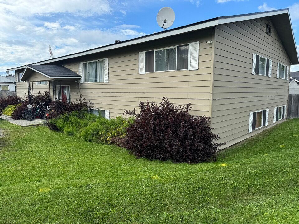 16943 Hanson Dr, Unit D in Eagle River, AK - Building Photo