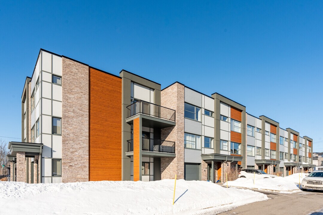 5998 Berlioz St in Lévis, QC - Building Photo