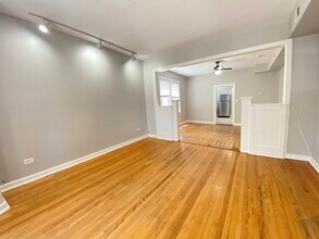 2838 N Drake Ave, Unit 1. in Chicago, IL - Building Photo - Building Photo