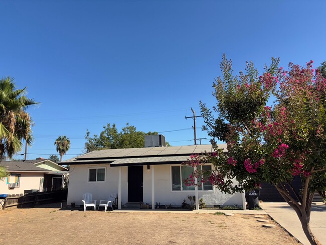 1136 W Wren Ave