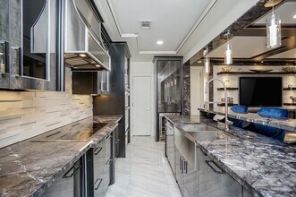 5711 Sugar Hill Dr in Houston, TX - Building Photo - Building Photo