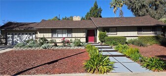 129 Sunridge Way in Redlands, CA - Building Photo