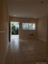223 NW 12th St-Unit -18 in Miami, FL - Building Photo - Building Photo