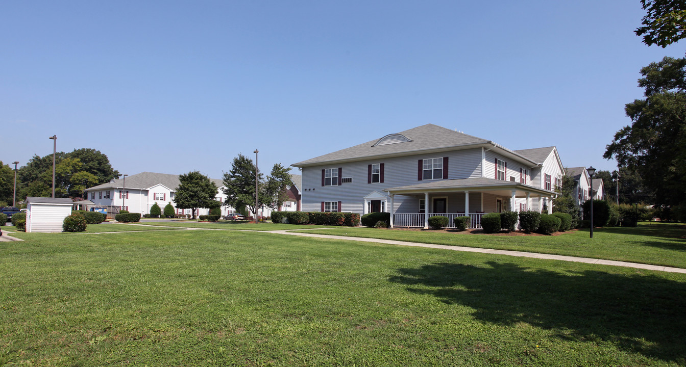 The LaSalle at Lincoln Heights in Charlotte, NC - Building Photo