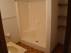 403 E Main St, Unit A in Linn, MO - Foto de edificio - Building Photo