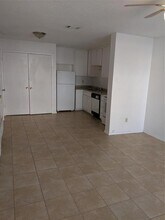 901 S Mesquite St in Arlington, TX - Building Photo - Building Photo