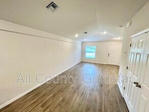 2084 Hilton St in Port Charlotte, FL - Building Photo - Building Photo