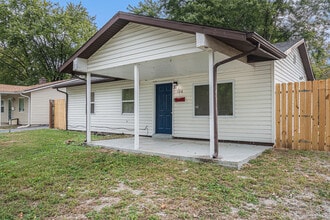 126 Saint Robert Dr in Sauget, IL - Foto de edificio - Building Photo