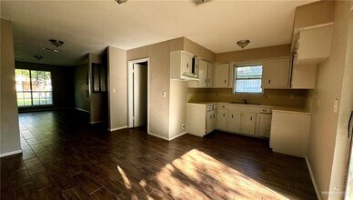 10 Tulipan Dr in Elsa, TX - Building Photo - Building Photo