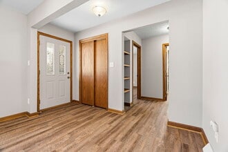 1914 Raber Rd in Uniontown, OH - Foto de edificio - Building Photo