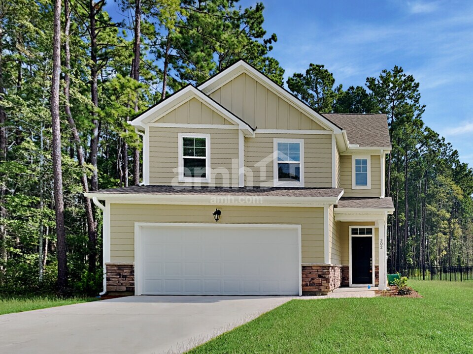 302 West St in Moncks Corner, SC - Foto de edificio