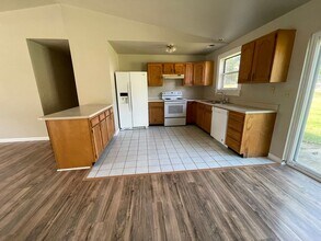 33 Sequoia Ridge Dr in Winfield, MO - Building Photo - Building Photo