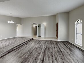 3926 Broken Elm Dr in Spring, TX - Foto de edificio - Building Photo