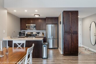 680 N Green St, Unit 606 in Chicago, IL - Foto de edificio - Building Photo