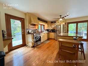 5 Camelot in Marlboro, NY - Building Photo - Building Photo