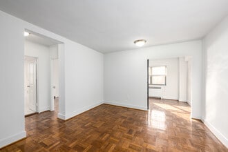Macomb Gardens in Washington, DC - Building Photo - Interior Photo
