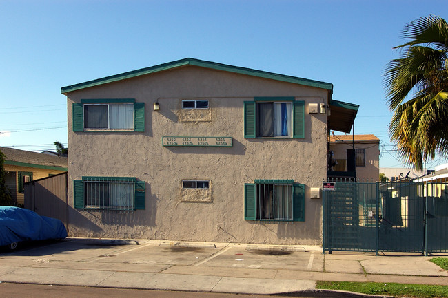 4250-4256 Marlborough Ave in San Diego, CA - Building Photo - Building Photo