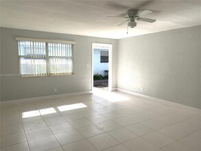 860 NW 6th Ave, Unit B in Pompano Beach, FL - Building Photo - Building Photo