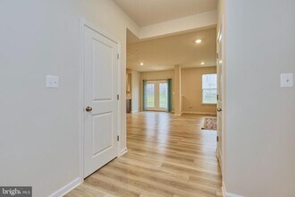 1006 Shenandoah View Pkwy in Brunswick, MD - Building Photo - Building Photo