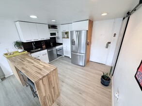 1718 P St NW, Unit 912 in Washington, DC - Building Photo - Building Photo