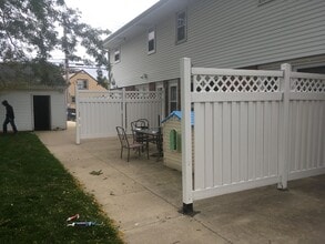 201 W Pierre Ln, Unit 201 in Port Washington, WI - Building Photo - Building Photo