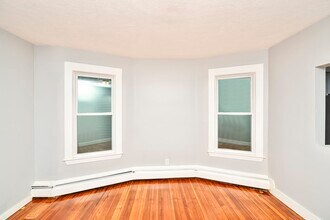 8 Sumner Sq, Unit 3 in Boston, MA - Building Photo - Building Photo